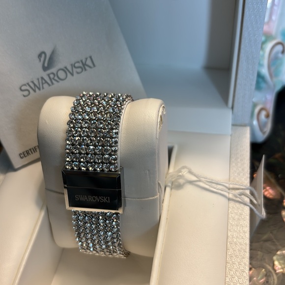 NEW Authentic Swiss Made Swarovski All Around Crystal Watch. Classic Time piece. - Picture 11 of 15